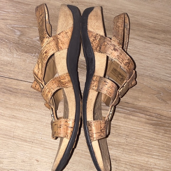 Vionic Amber cork sandals size 9 - Picture 2 of 8